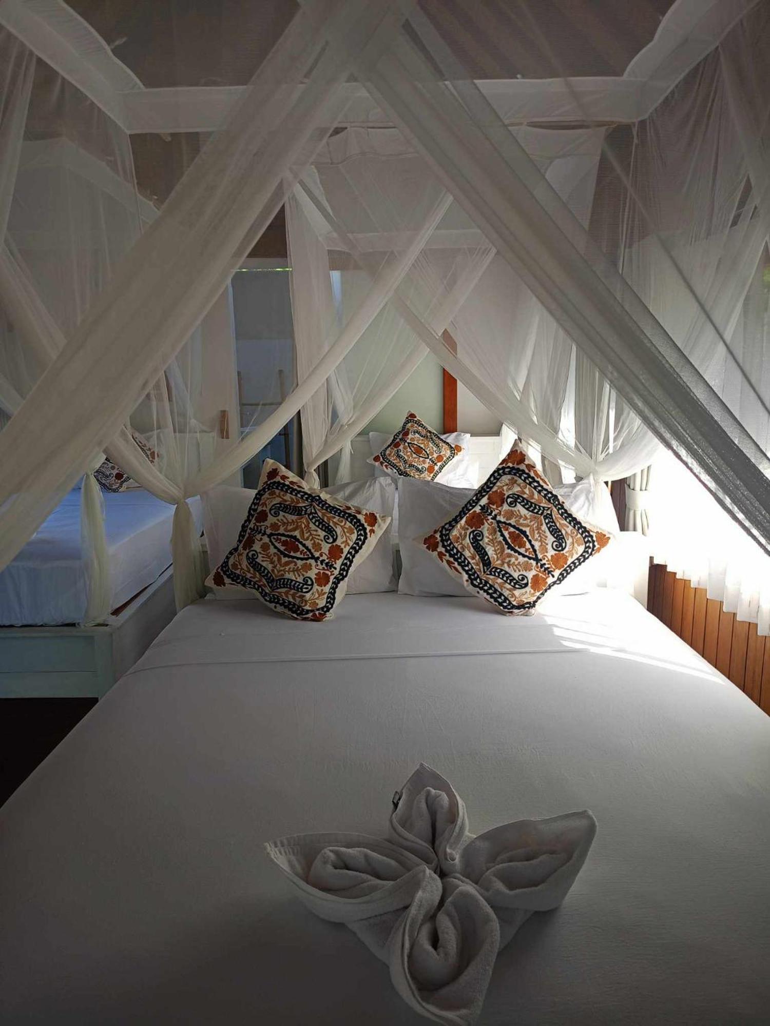 Bintang Tiga Bungalows غيلي آير المظهر الخارجي الصورة
