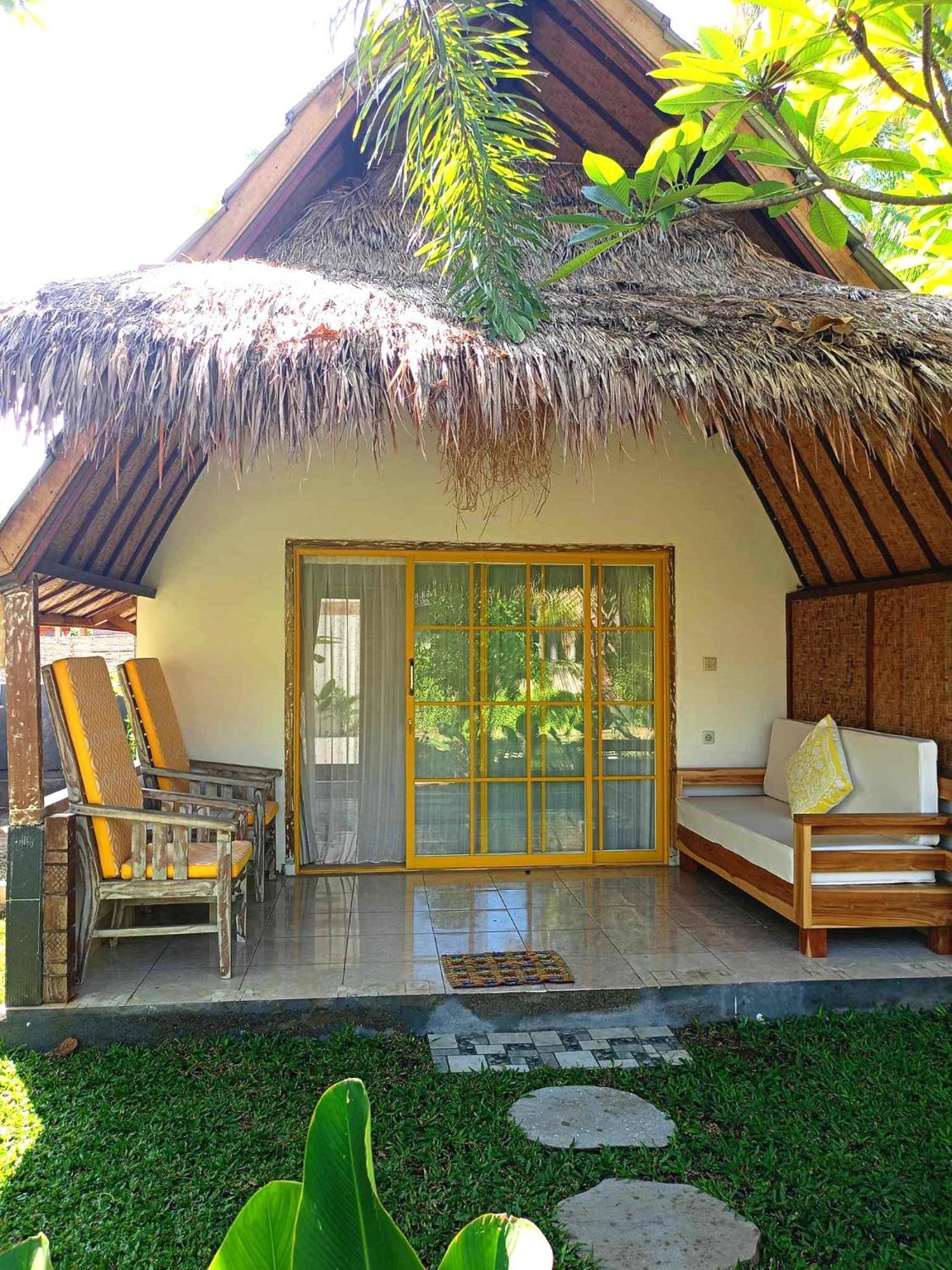 Bintang Tiga Bungalows غيلي آير المظهر الخارجي الصورة