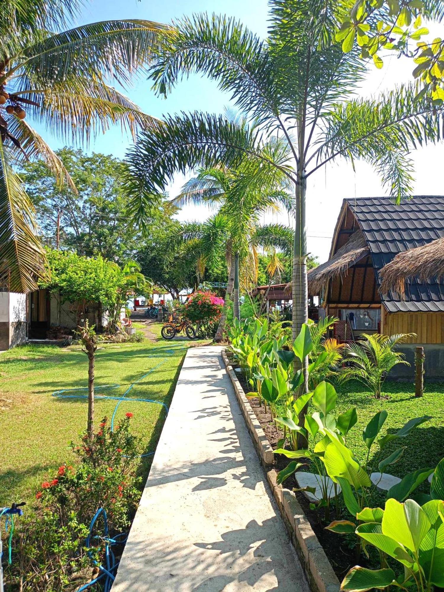 Bintang Tiga Bungalows غيلي آير المظهر الخارجي الصورة