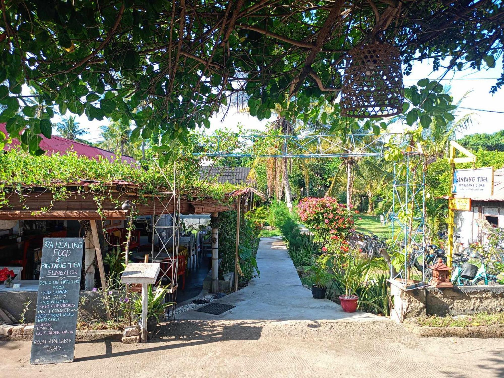 Bintang Tiga Bungalows غيلي آير المظهر الخارجي الصورة